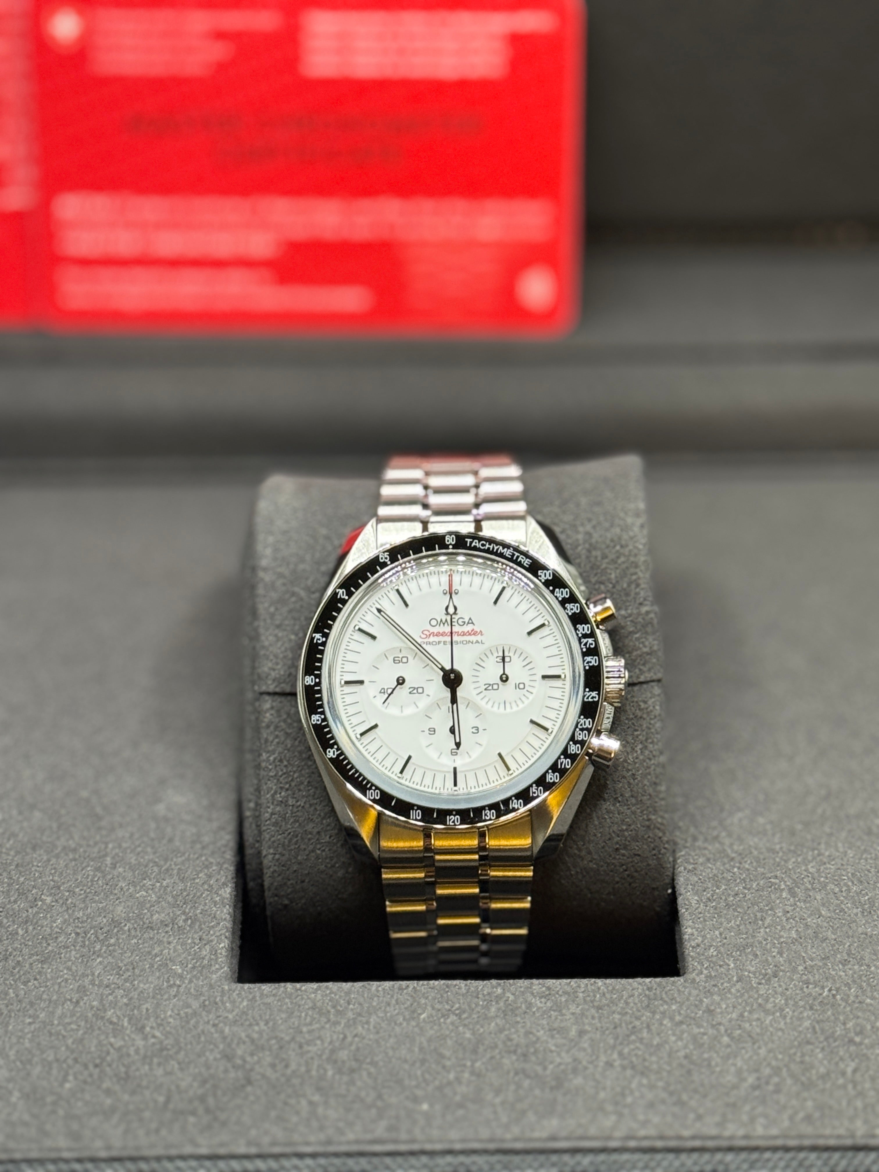 Omega Speedmaster Moonwatch - White