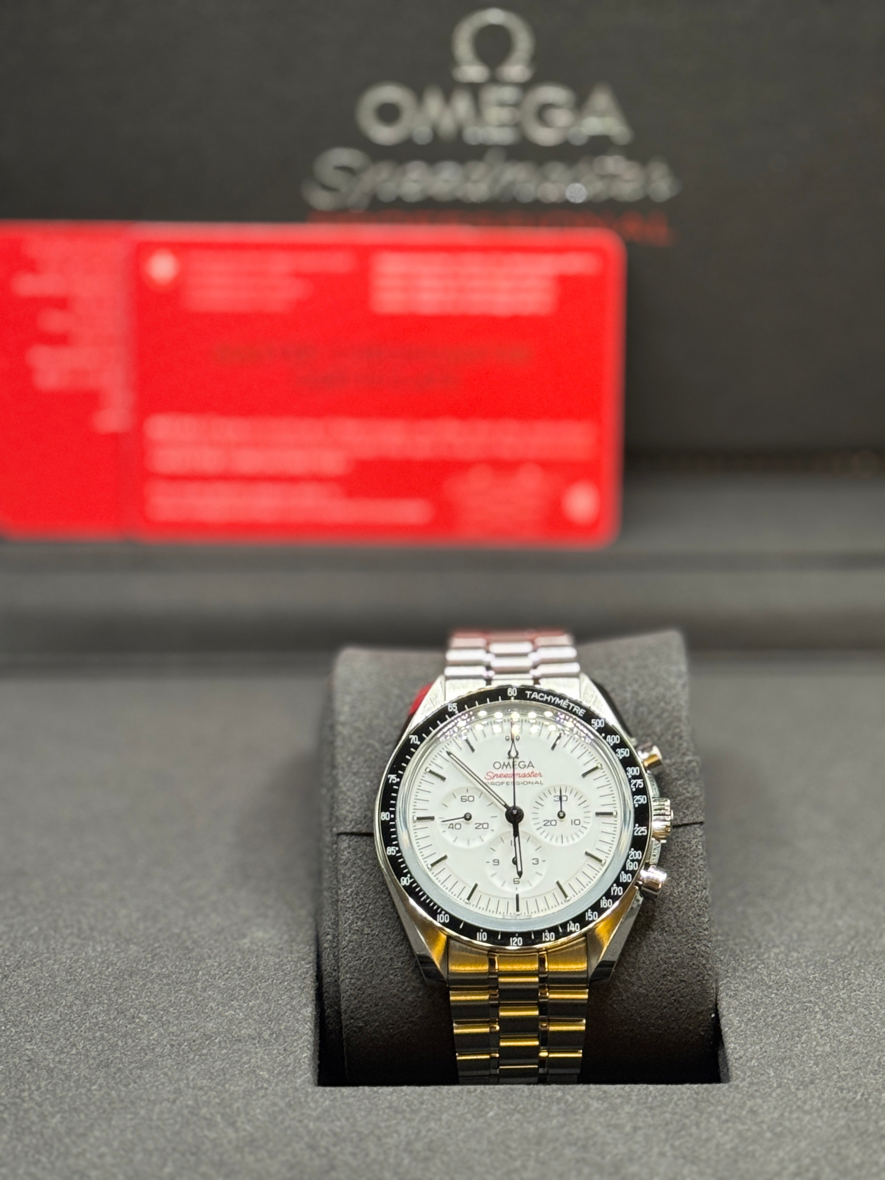 Omega Speedmaster Moonwatch - White