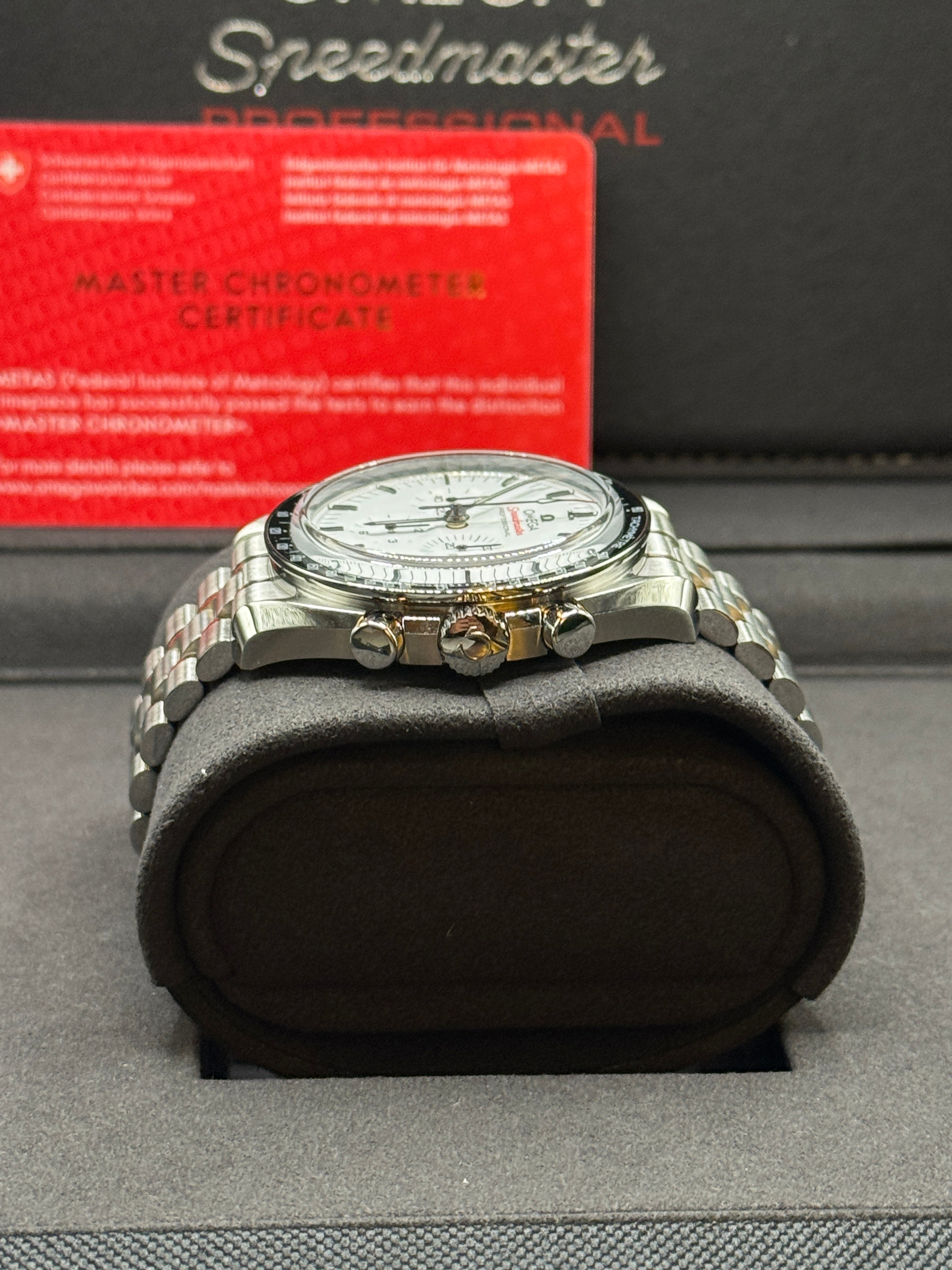 Omega Speedmaster Moonwatch - White