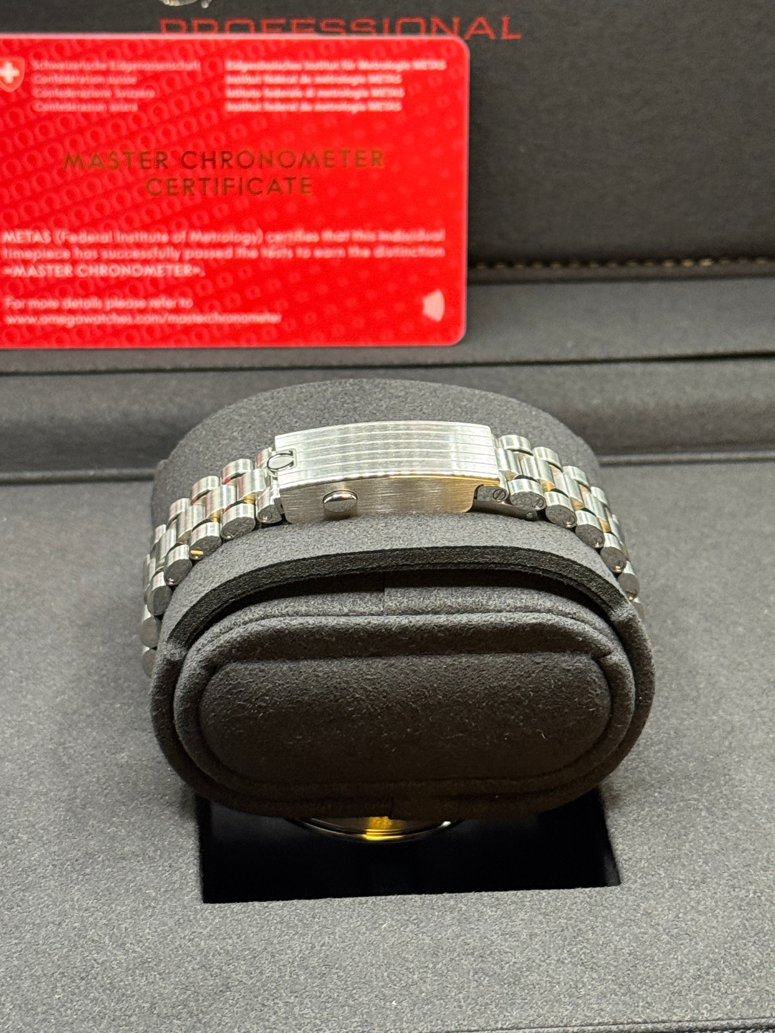 Omega Speedmaster Moonwatch - White