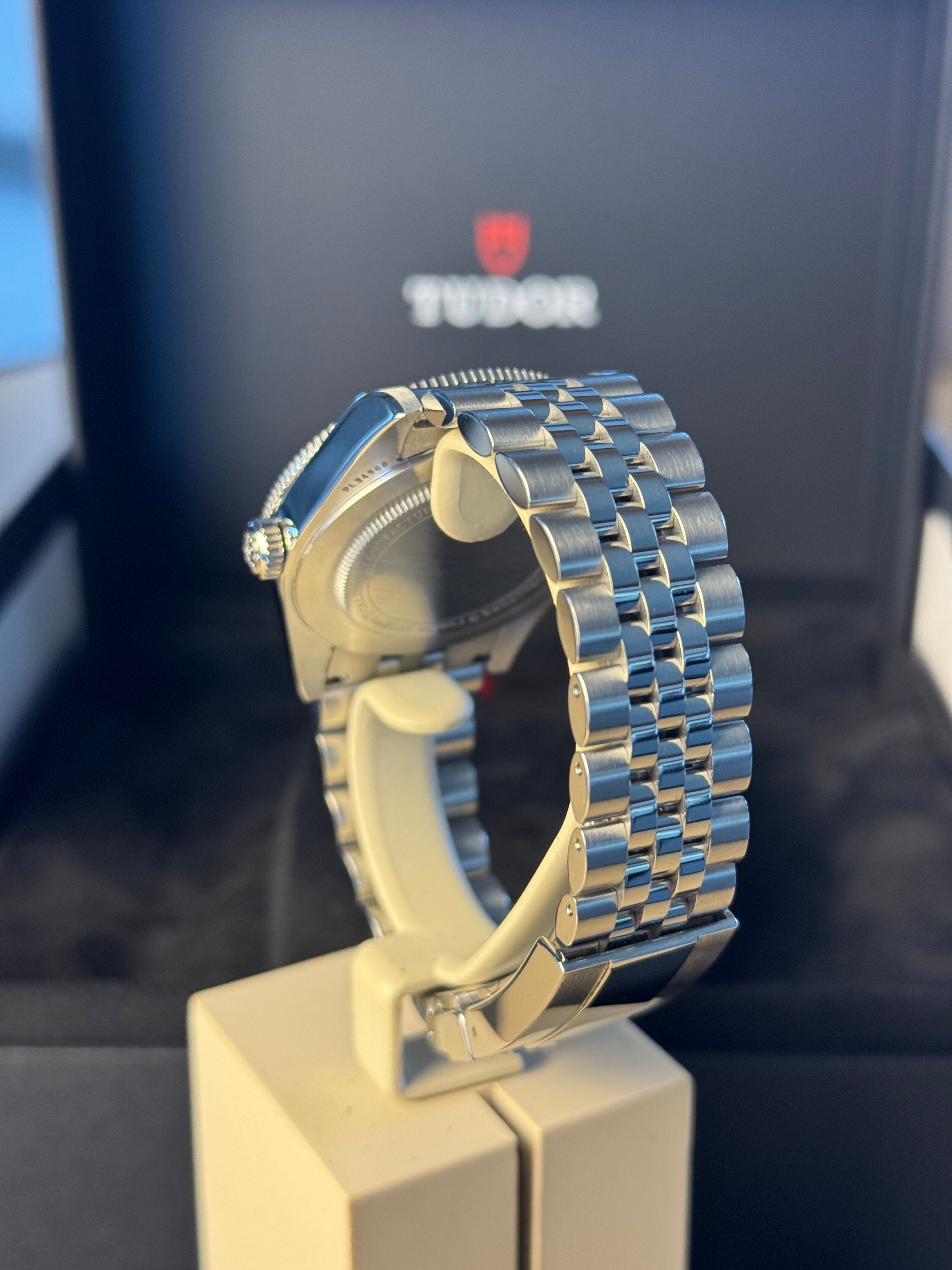 Tudor Black Bay 54