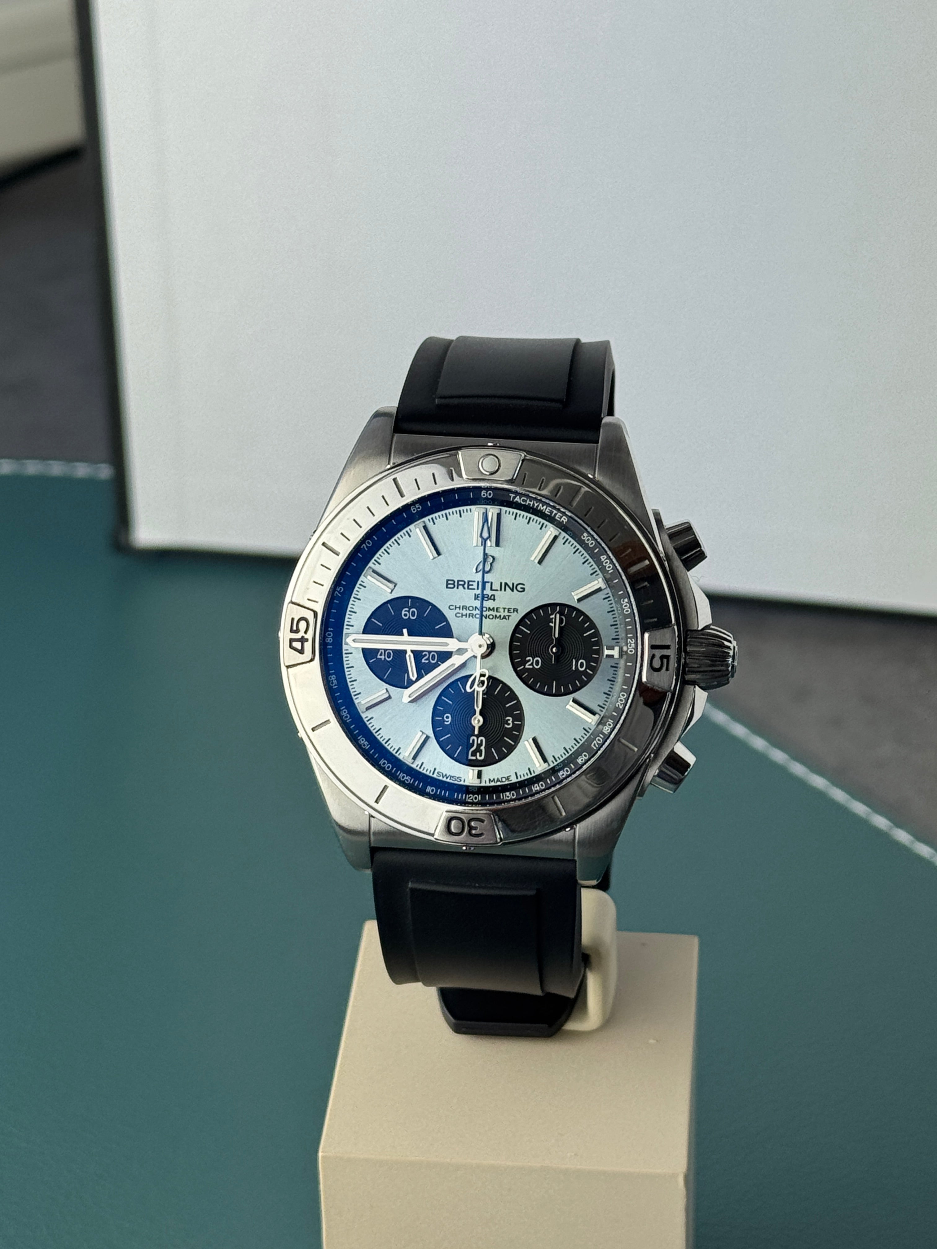 Breitling Chronomat B01 42 PB0134101C1S1