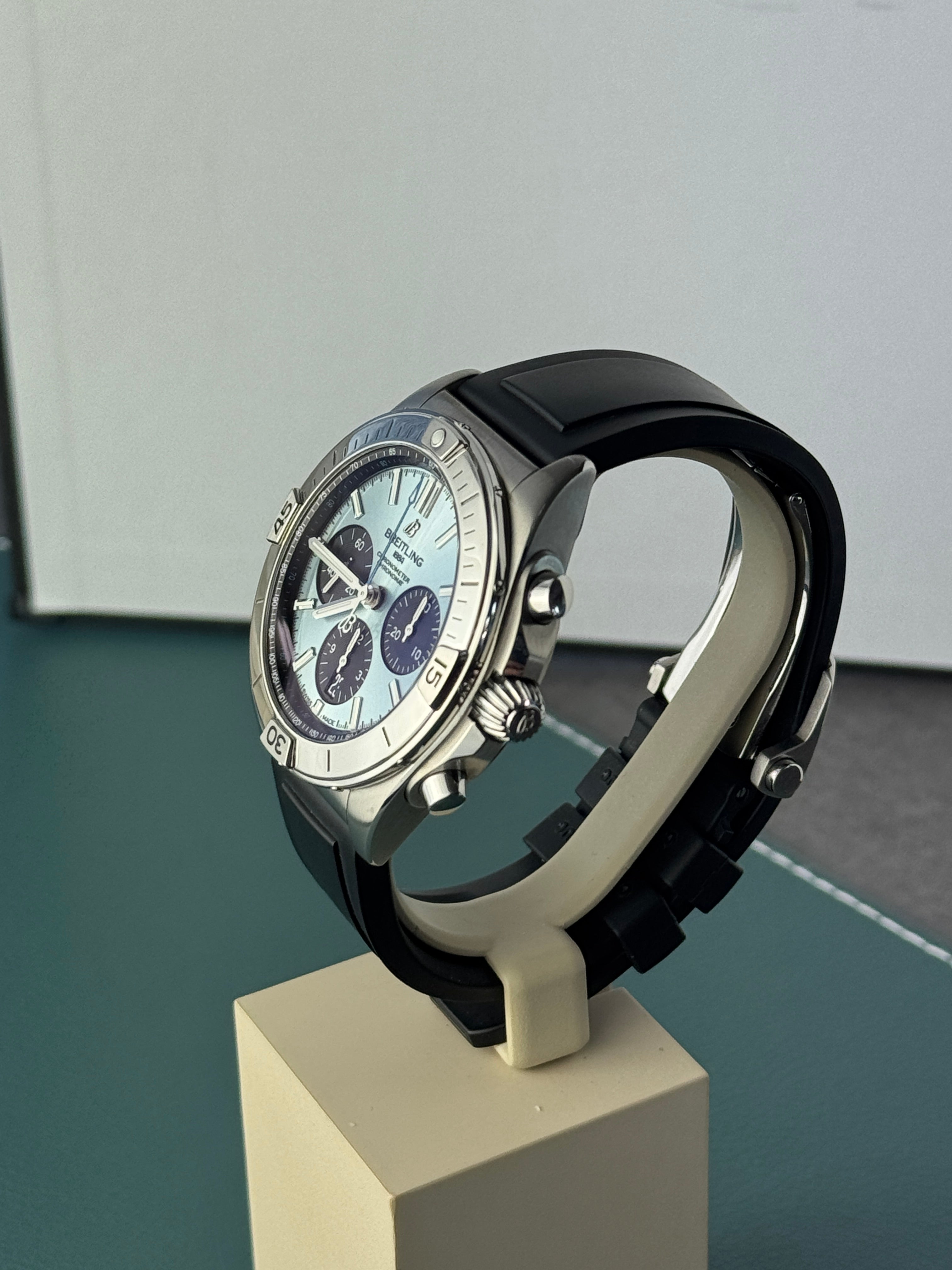 Breitling Chronomat B01 42 PB0134101C1S1