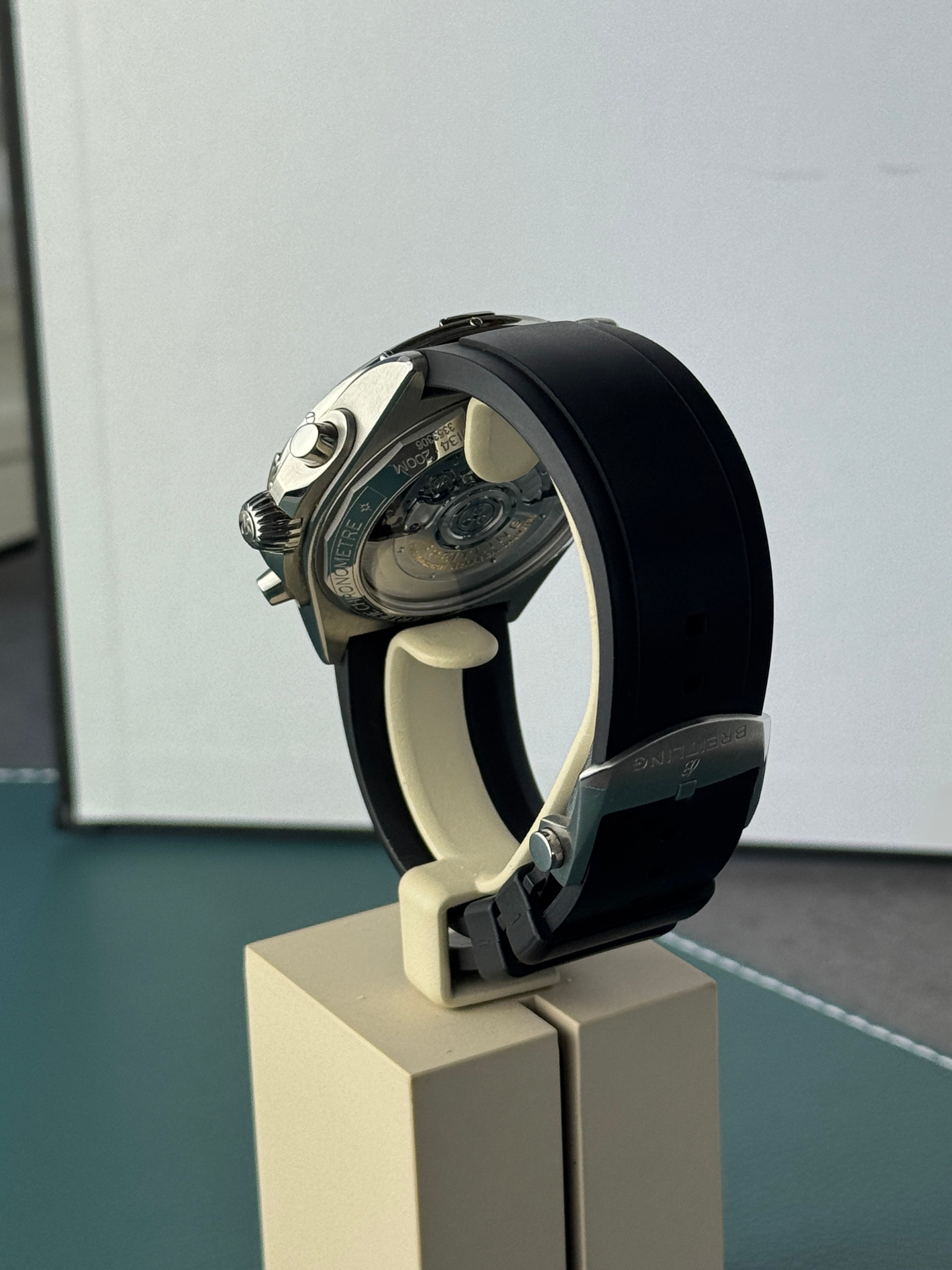 Breitling Chronomat B01 42 PB0134101C1S1