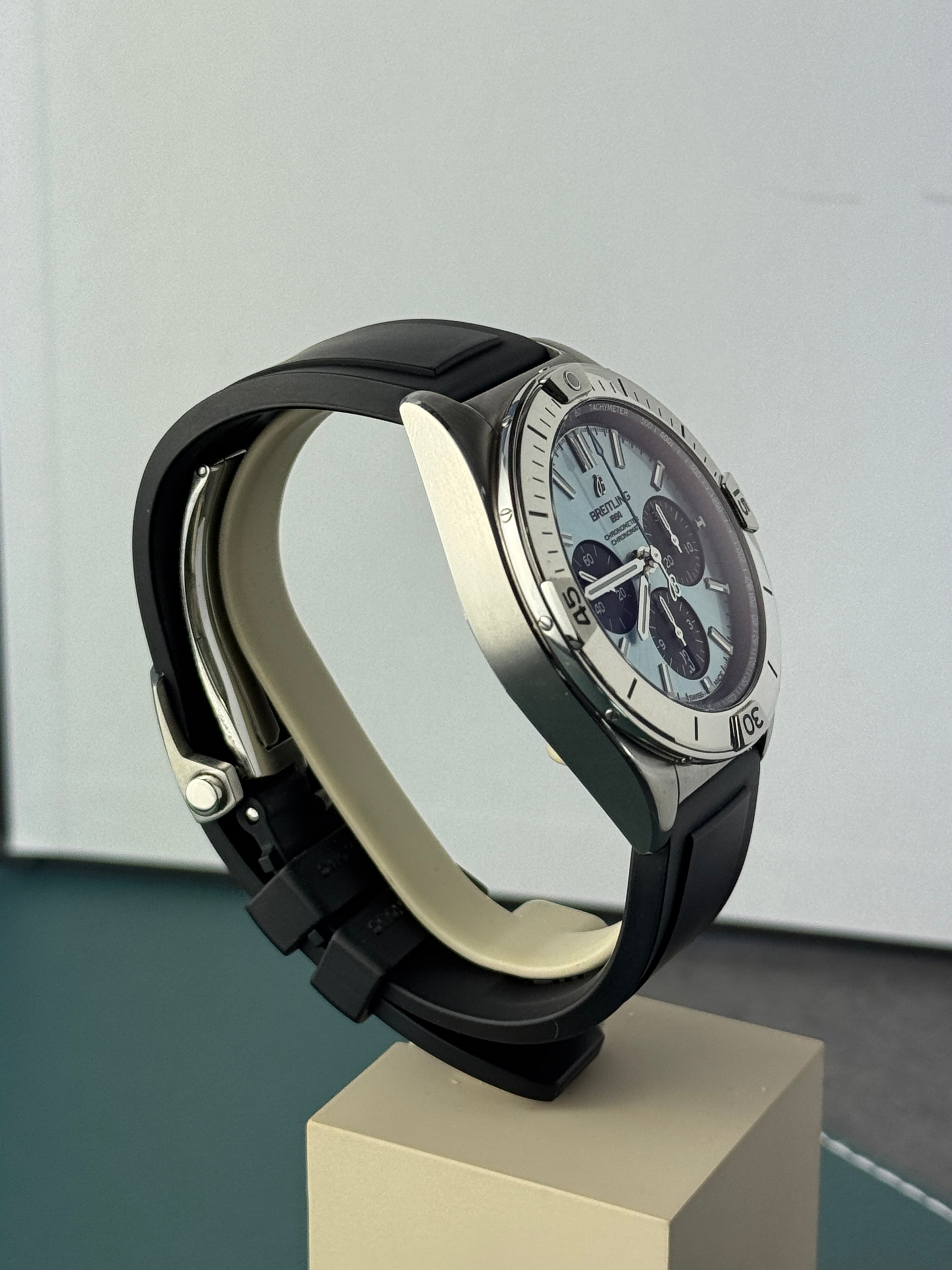 Breitling Chronomat B01 42 PB0134101C1S1