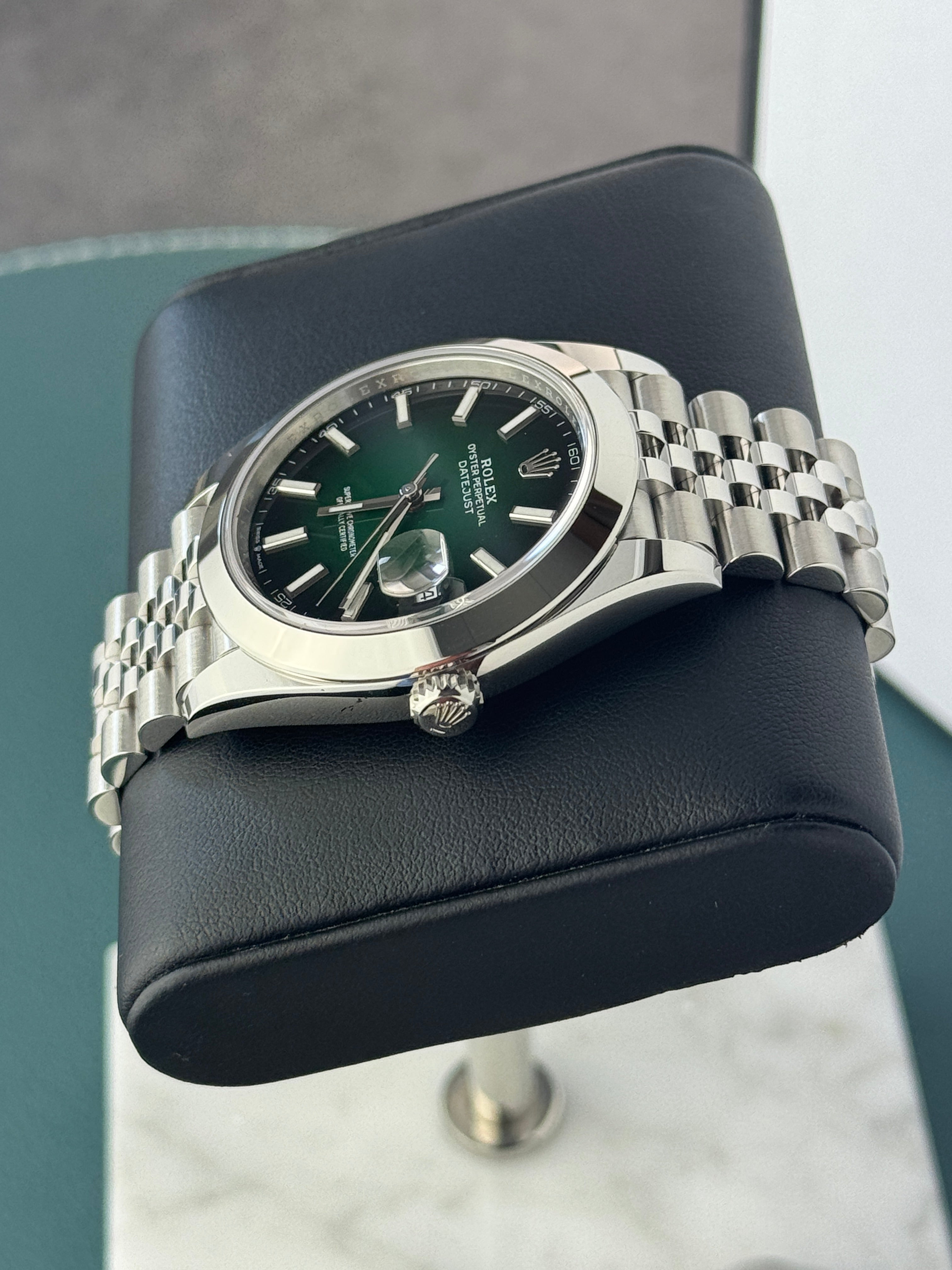 Rolex Datejust 41 Ref. 126300 – Ombre Green Dial