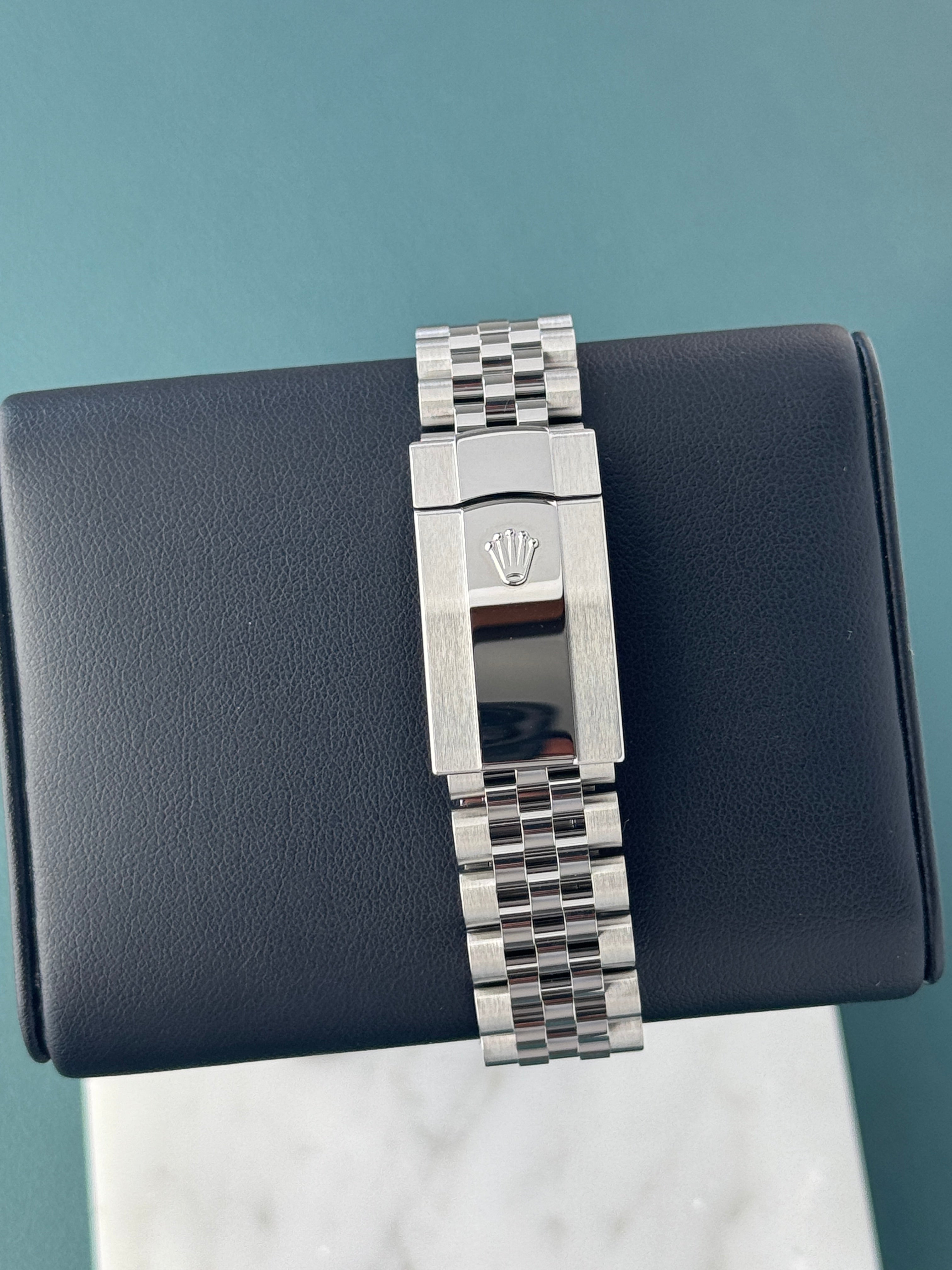 Rolex Datejust 41 Ref. 126300 – Ombre Green Dial