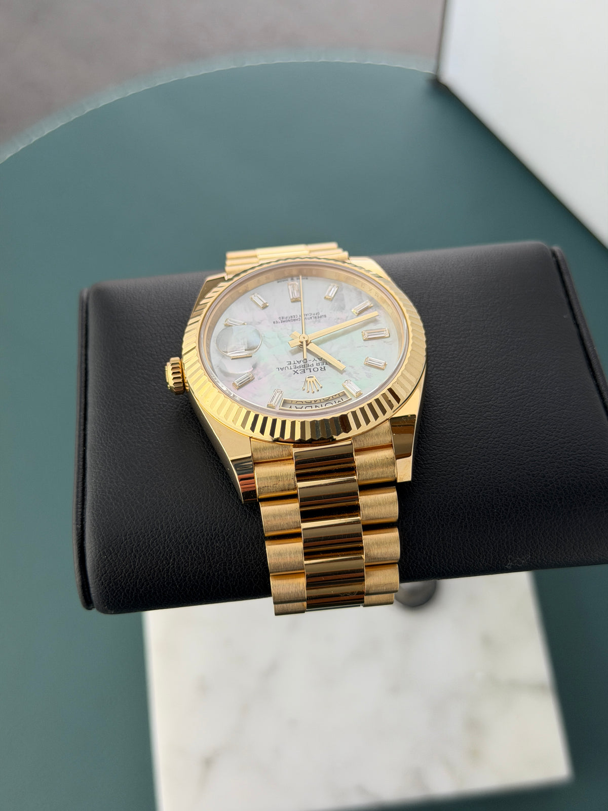 Rolex Day-Date 40 – Gelbgold | Perlmutt-Zifferblatt |