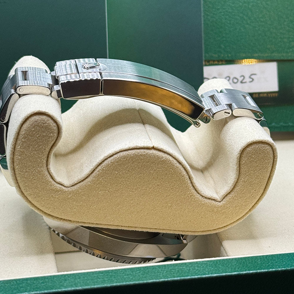 Rolex Submariner Date - 2025